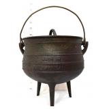 Vntg cast iron 3 leg cauldron w/ bail handle
