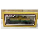 Life-Like DuPont Tank Car #8523