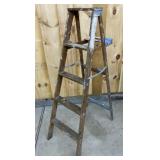 5' Wood Ladder