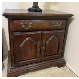 Night Stand / End Table w/ Drawer