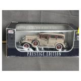 1931 PEERLESS 1/18 SCALE DIE CAST CAR IN BOX