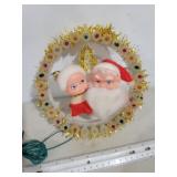 VINTAGE MRS. & MR. CLAUSE LIGHT UP CHRISTMAS WREAT