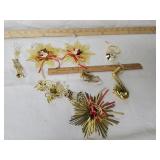 VINTAGE GOLD STARBURSTS, BRASS MUSICAL INSTRUMENTS