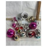 SEVERAL VINTAGE CHRISTMAS DECORATIONS