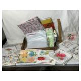 COLLECTION VINTAGE XMAS WRAPPING PAPER, NAPKINS
