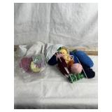 SACK OG YARN AND CLOTH FLOWERS