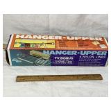 EARLY "AS SEEN ON TV" HANGER UPPER CLOTHES LING