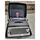 SMITH-CORONA TYPEWRITER IN CASE