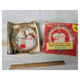1973 MR & MRS CLAUS WREATH OF SPINNING LIGHTS