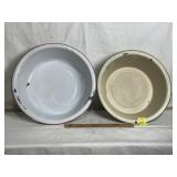 2 VINTAGE ENAMALWARE LARGE BOWLS