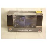 VINTAGE INTERNATIONAL D-2 1:25 SCALE TRUCK