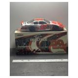 KEVIN HARVICK #29 REALTREE 2004 MONTE CARLO 1/8400