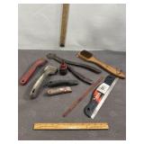 SCRAPING TOOLS, WIRE BRUSH