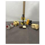 VTG. COLLECTION SALT & PEPPER SHAKERS