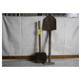 SMALL SHOVEL, WOODEN MALLET