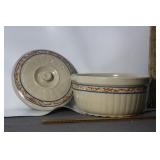 REDWING POTTERY SPONGE BAND CASSEROLE W/ LID
