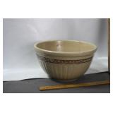 REDWING SPONGEBAND STONEWARE MIXING BOWL (HAIRLINE