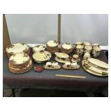 LARGE FRANCISCAN APPLE DINNERWARE SET