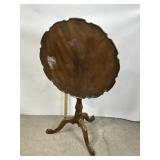 ANTIQUE MAHOGANY PIE CRUST TILT TOP TABLE