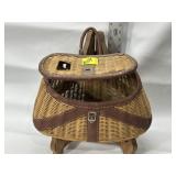 VINTAGE WICKER FISHING CREEL