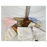 BOX OF VINTAGE LINENS, TABEL CLOTHS, PILLOW CASES