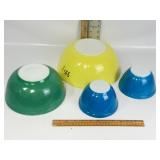 4 PYREX PRIMARY COLOR MIXING BOWLS