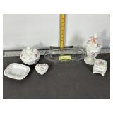 SEVERAL WESTMORELAND MILK GLASS VINTAGE PIECES