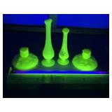 COLLECTION FENTON CUSTARD GLASS "UV"