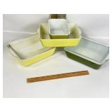 4 PYREX REFRIGERATOR DISHES W/ 2 LIDS