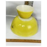 2 YELLOW PYREX MIXING BOWLS