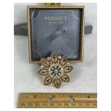 VINTAGE MONET GOLD TONE BROOCH IN BOX