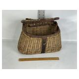 VINTAGE WICKER FISHING CREEL