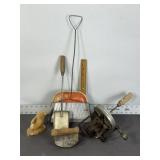 WOOD SEAL, DAZY CHURN TOP, SUSY GOOSE DUST PAN,