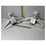 18 PLASTIC HEAVYWEIGHT HANGERS