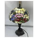TIFFANY STYLE LEADED GLASS SHADE TABLE LAMP