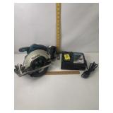 MAKITA 18V  CORDLESS SAW & CHARGER