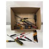 SEVERAL FLATHEAD SCREWDRIVERS