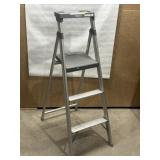 COSCO 4 1/2' STEP LADDER