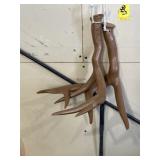 PLASTIC ANTLER RATTLER SET, BROKEN TIP