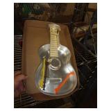 WILTON GUITAR CAKE PAN