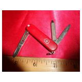 VICTORINOX KNIFE