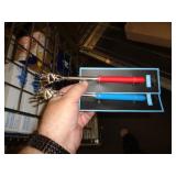 2 - EXTENDABLE METAL BACK SCRATCHERS
