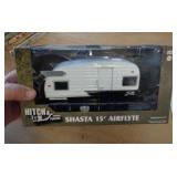 2017 1:24 DIECAST SHASTA 15 AIRFLYTE /GREEN LIGHT