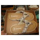 MINNETONKA SANDALS SZ 8M