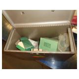 METAL BOX WITH STAPLES