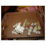 FIGURINES