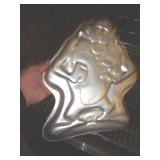 WILTON TAZ CAKE PAN