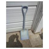 PLASTIC  SHOVEL / ST