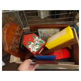 BOX OF MISC & DECOR