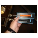 2 - EXTENDABLE METAL BACK SCRATCHERS